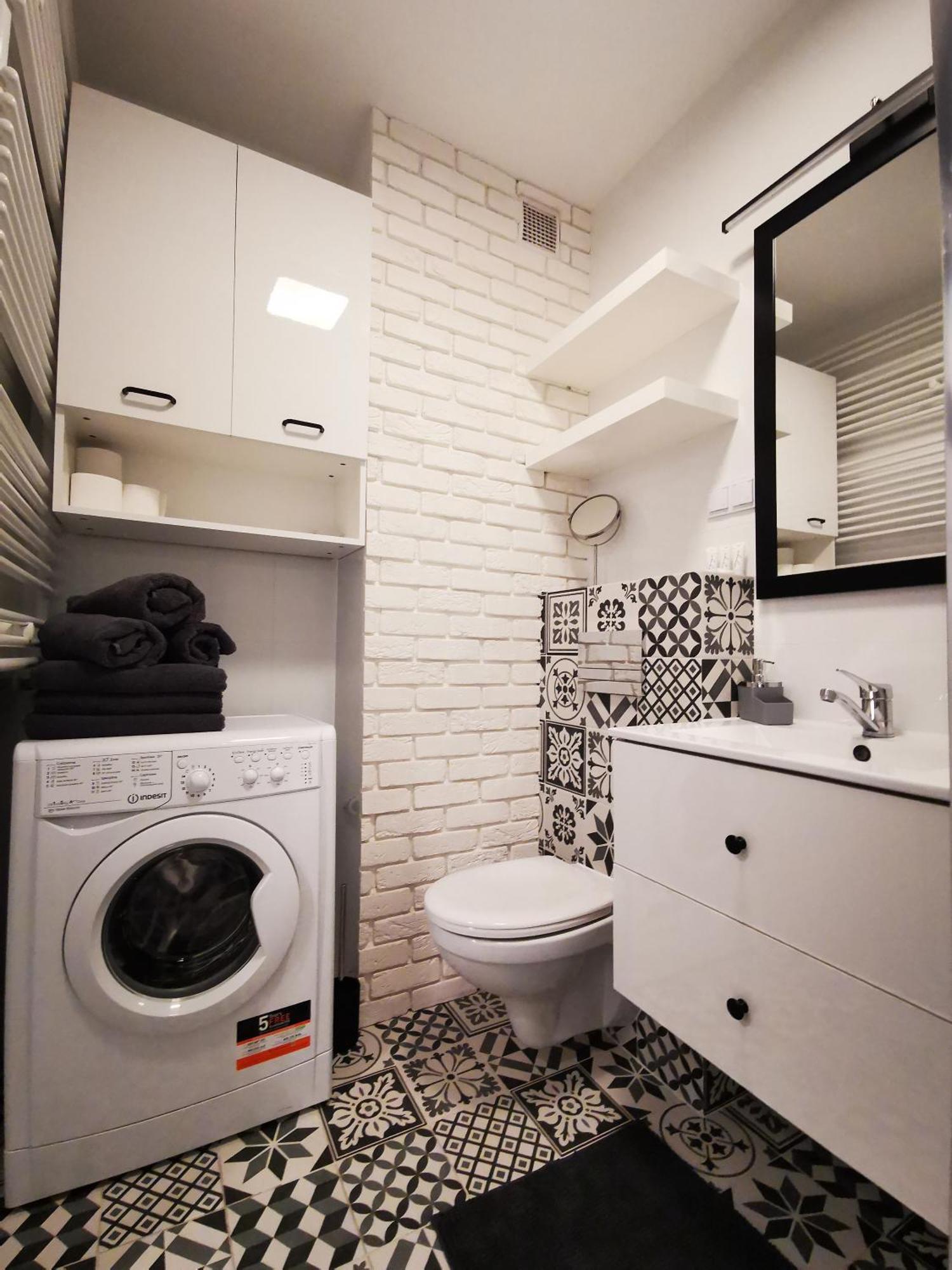 Apartment 2 *